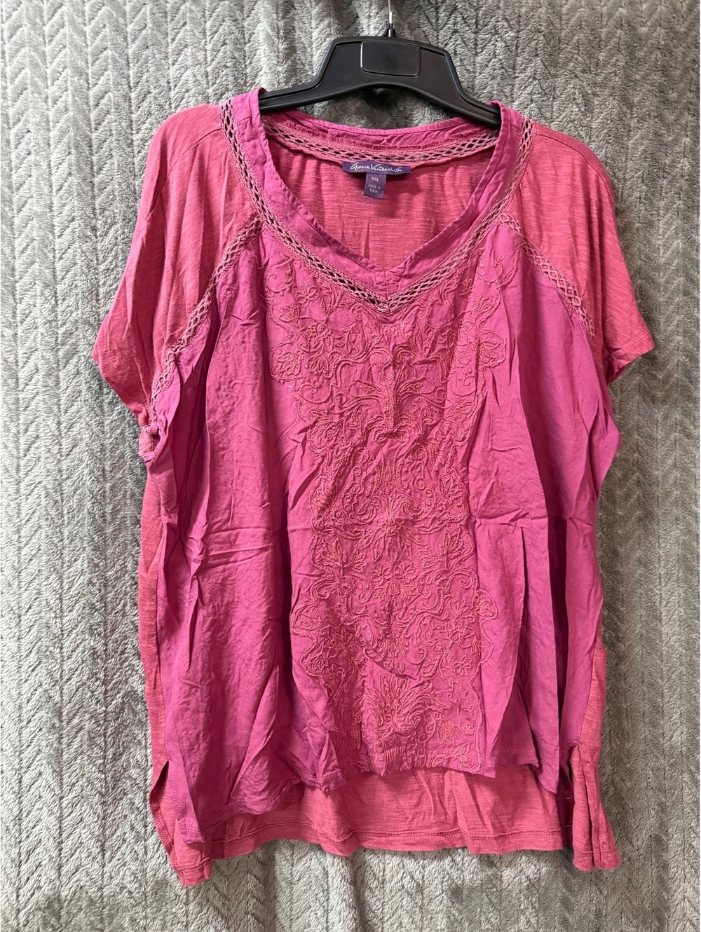Gloria Vanderbilt Women's Pink Embroidered V-Neck Short Sleeve Top XXL